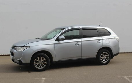 Mitsubishi Outlander III рестайлинг 3, 2013 год, 1 060 000 рублей, 1 фотография