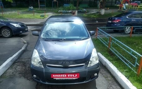 Toyota Wish II, 2004 год, 650 000 рублей, 3 фотография