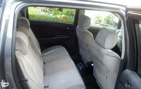 Toyota Wish II, 2004 год, 650 000 рублей, 7 фотография