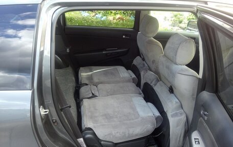 Toyota Wish II, 2004 год, 650 000 рублей, 15 фотография