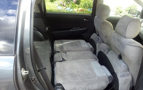 Toyota Wish II, 2004 год, 650 000 рублей, 14 фотография