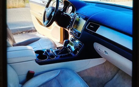 Volkswagen Touareg III, 2011 год, 1 980 000 рублей, 11 фотография