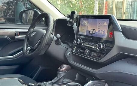 Toyota Highlander, 2024 год, 4 373 000 рублей, 7 фотография