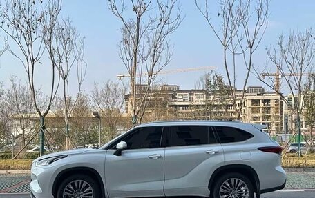 Toyota Highlander, 2024 год, 4 373 000 рублей, 5 фотография