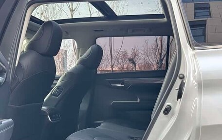 Toyota Highlander, 2024 год, 4 373 000 рублей, 9 фотография