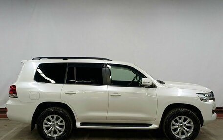 Toyota Land Cruiser 200, 2017 год, 6 999 000 рублей, 4 фотография