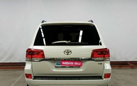 Toyota Land Cruiser 200, 2017 год, 6 999 000 рублей, 6 фотография