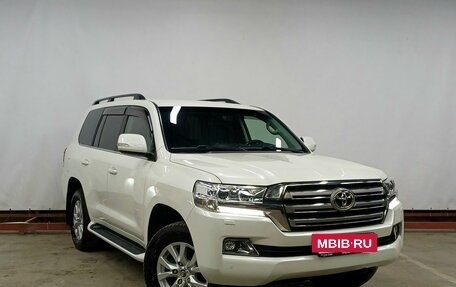 Toyota Land Cruiser 200, 2017 год, 6 999 000 рублей, 3 фотография