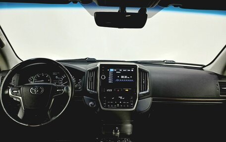 Toyota Land Cruiser 200, 2017 год, 6 999 000 рублей, 11 фотография