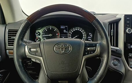 Toyota Land Cruiser 200, 2017 год, 6 999 000 рублей, 12 фотография