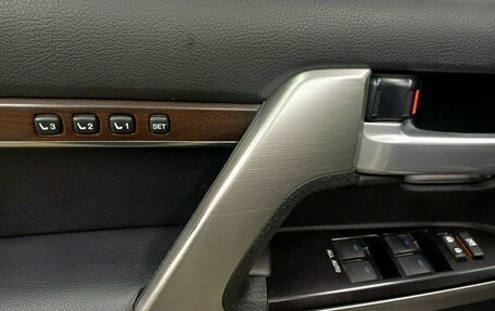 Toyota Land Cruiser 200, 2017 год, 6 999 000 рублей, 19 фотография