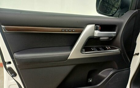 Toyota Land Cruiser 200, 2017 год, 6 999 000 рублей, 18 фотография