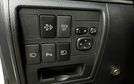 Toyota Land Cruiser 200, 2017 год, 6 999 000 рублей, 20 фотография