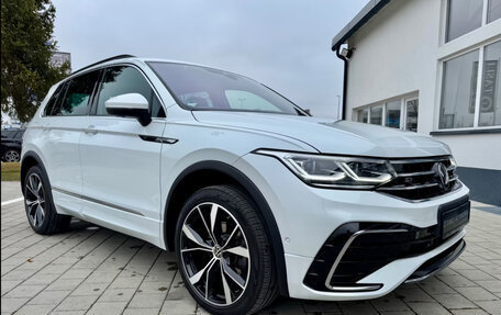 Volkswagen Tiguan, 2023 год, 3 633 999 рублей, 5 фотография