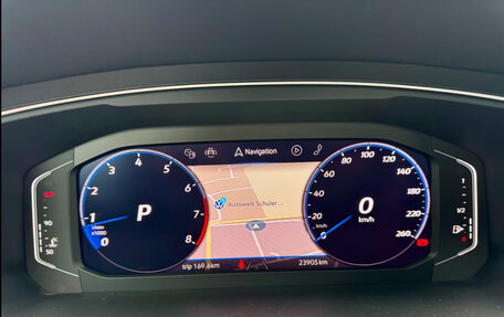 Volkswagen Tiguan, 2023 год, 3 633 999 рублей, 14 фотография