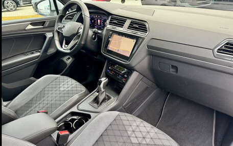 Volkswagen Tiguan, 2023 год, 3 633 999 рублей, 19 фотография
