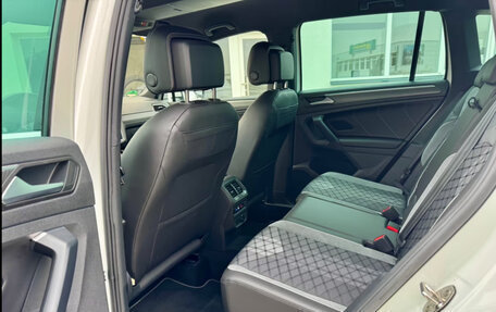 Volkswagen Tiguan, 2023 год, 3 633 999 рублей, 18 фотография