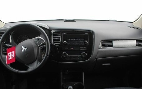 Mitsubishi Outlander III рестайлинг 3, 2013 год, 1 060 000 рублей, 15 фотография
