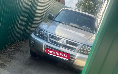 Mitsubishi Pajero III рестайлинг, 2002 год, 500 000 рублей, 21 фотография