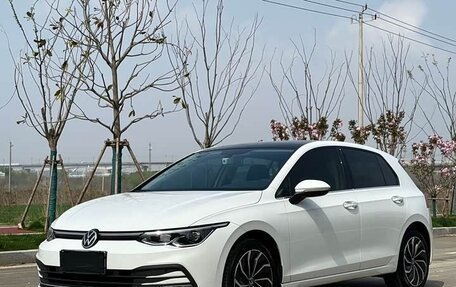 Volkswagen Golf VIII, 2023 год, 1 794 004 рублей, 1 фотография