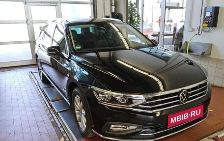 Volkswagen Passat B8 рестайлинг, 2022 год, 2 450 000 рублей, 1 фотография