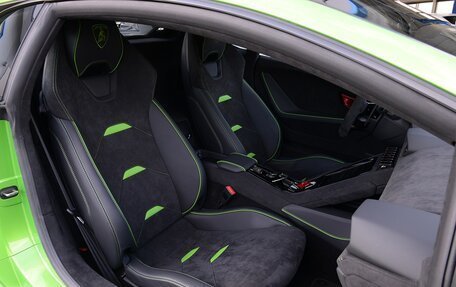 Lamborghini Huracán, 2023 год, 26 800 000 рублей, 16 фотография