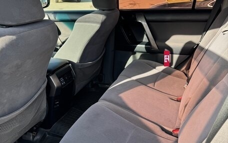 Toyota Land Cruiser Prado 150 рестайлинг 2, 2011 год, 2 250 000 рублей, 13 фотография