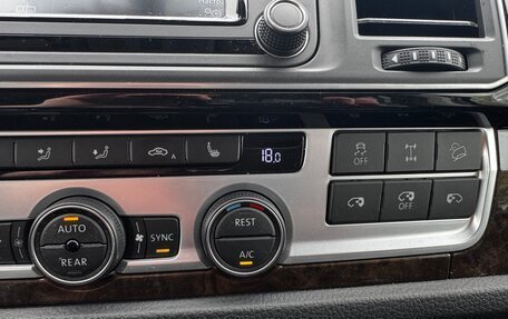 Volkswagen Multivan T6 рестайлинг, 2019 год, 4 650 000 рублей, 21 фотография