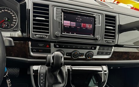 Volkswagen Multivan T6 рестайлинг, 2019 год, 4 650 000 рублей, 20 фотография