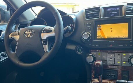 Toyota Highlander III, 2011 год, 1 650 000 рублей, 3 фотография