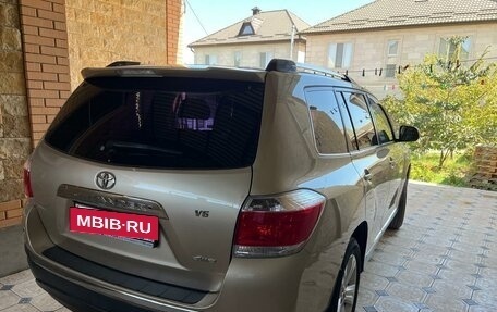Toyota Highlander III, 2011 год, 1 650 000 рублей, 6 фотография