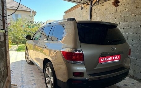 Toyota Highlander III, 2011 год, 1 650 000 рублей, 12 фотография