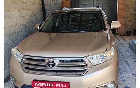 Toyota Highlander III, 2011 год, 1 650 000 рублей, 10 фотография