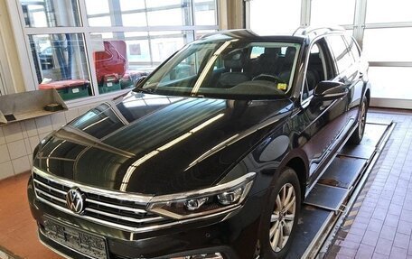 Volkswagen Passat B8 рестайлинг, 2022 год, 2 450 000 рублей, 2 фотография