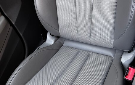 Audi A4, 2019 год, 2 000 000 рублей, 15 фотография