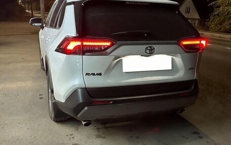 Toyota RAV4, 2022 год, 2 630 000 рублей, 2 фотография