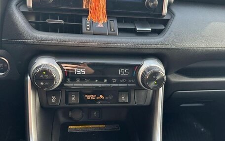 Toyota RAV4, 2022 год, 2 630 000 рублей, 4 фотография