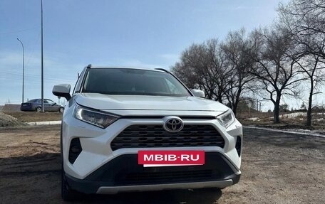Toyota RAV4, 2022 год, 2 630 000 рублей, 3 фотография