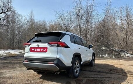 Toyota RAV4, 2022 год, 2 630 000 рублей, 10 фотография