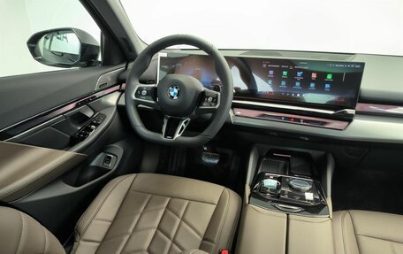 BMW 5 серия, 2025 год, 8 340 000 рублей, 10 фотография