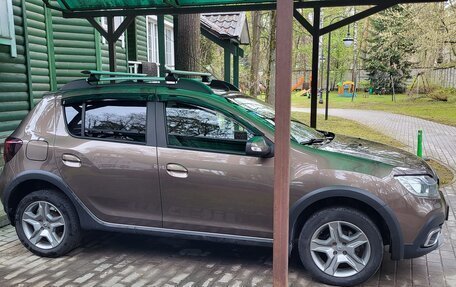 Renault Sandero II рестайлинг, 2019 год, 1 200 000 рублей, 2 фотография