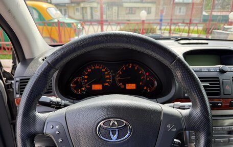 Toyota Avensis III рестайлинг, 2004 год, 680 000 рублей, 2 фотография