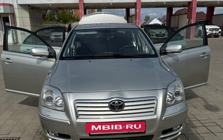 Toyota Avensis III рестайлинг, 2004 год, 680 000 рублей, 12 фотография