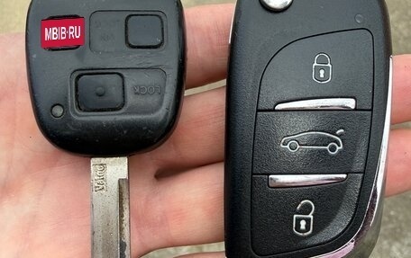 Toyota Avensis III рестайлинг, 2004 год, 680 000 рублей, 13 фотография