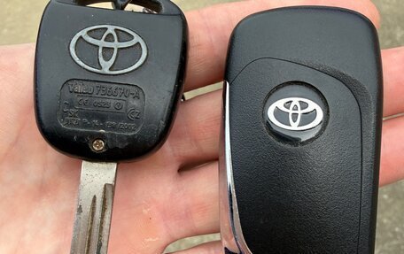 Toyota Avensis III рестайлинг, 2004 год, 680 000 рублей, 14 фотография