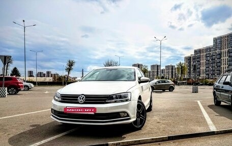 Volkswagen Jetta VI, 2015 год, 1 111 000 рублей, 2 фотография