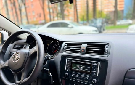 Volkswagen Jetta VI, 2015 год, 1 111 000 рублей, 10 фотография