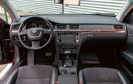 Skoda Superb III рестайлинг, 2012 год, 1 195 000 рублей, 16 фотография