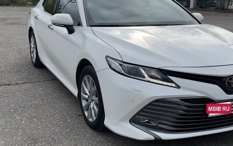 Toyota Camry, 2019 год, 2 350 000 рублей, 3 фотография