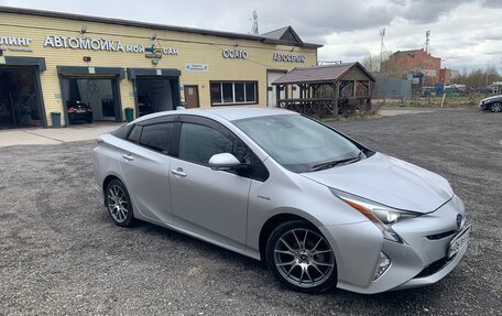 Toyota Prius IV XW50, 2016 год, 1 730 000 рублей, 3 фотография